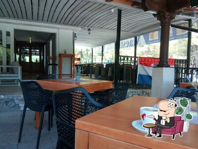 Dai un'occhiata agli interni di Caffe bar & pizzeria Maestral