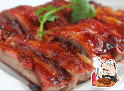 Curiosa tra l'ampia gamma di pasti a base di carne