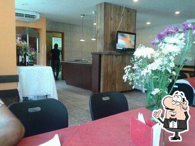 Veja imagens do interior do Petit Grill