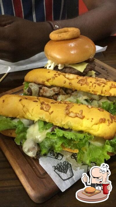 Deguste um dos hambúrgueres disponíveis no CariocaMix Premium Belford Roxo RJ