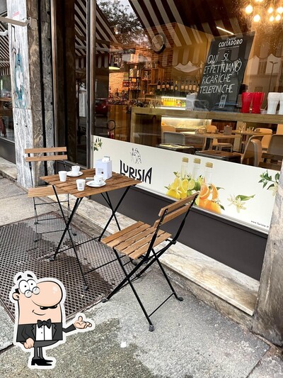Siediti a un tavolo di Caffe Eleven