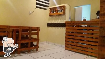 Sente em uma das mesas no Kabanas Pizzaria