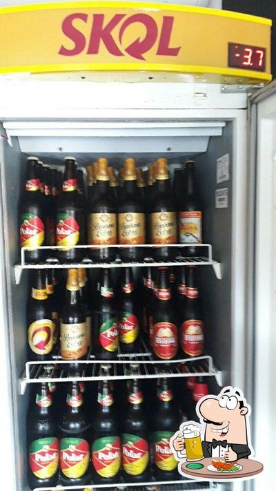 Peça um copo de cerveja leve ou escura