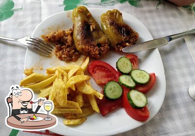 Plats à Czimi Taverna