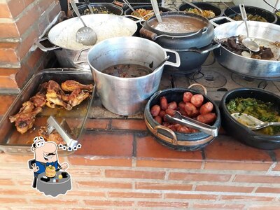 Comida em Fogão a Lenha do Nem