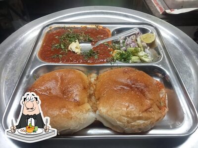 Food at Nilu Bhelpuri Center