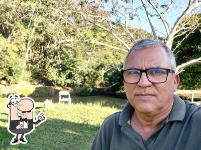 Sente em uma das mesas no Pesque e Pague do Vavá