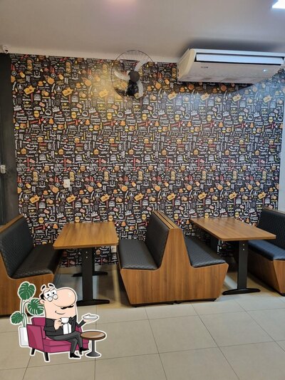 O interior do Léo Burguer