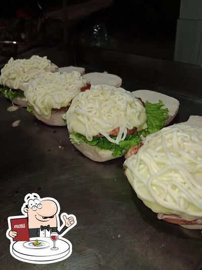 Comida em Bravo's Burguer