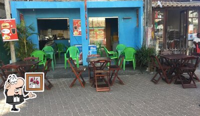 Veja imagens do interior do Lanchonete Cris e Dami