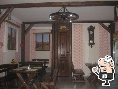 Découvrez l'intérieur de SUR Rostilj Bar. Titov Vrbas