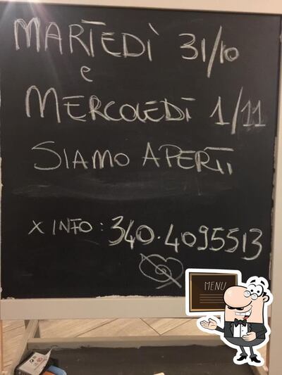 Leggi il menu sulla lavagna
