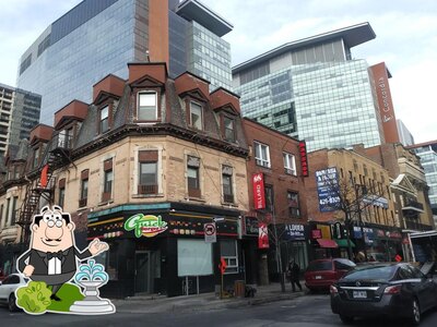 Jetez un coup d’œil à quoi ressemble Quick Burger à l'extérieur