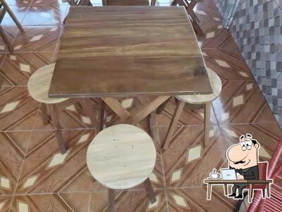 O interior do Lanche e restaurante KME