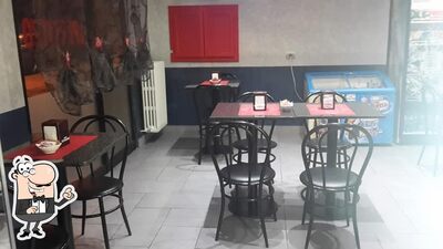 Siediti a un tavolo di Bar Vittoria