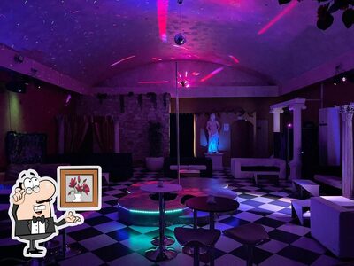 Dai un'occhiata agli interni di BUBBLES CLUB