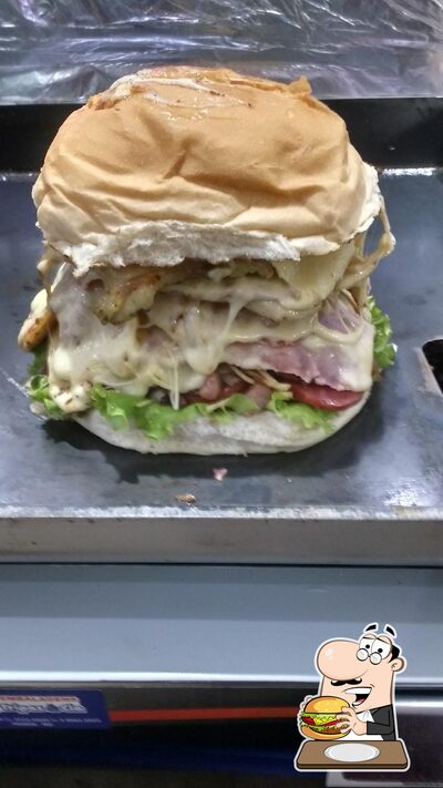 Delicie-se com um hambúrguer no Space Acai e Lanches