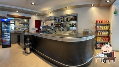 Dai un'occhiata agli interni di Piazza Caffè