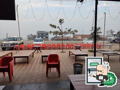 The exterior of Maan Dhaba