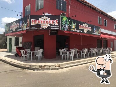 Descubra a parte externa do HENRIQUE'S BEBIDAS