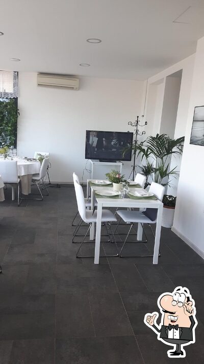Siediti a un tavolo di Ristorante Bianca Scogliera