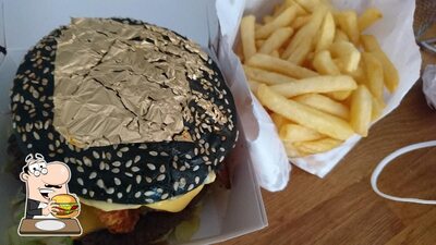 Commandez un hamburger à Golden Burger