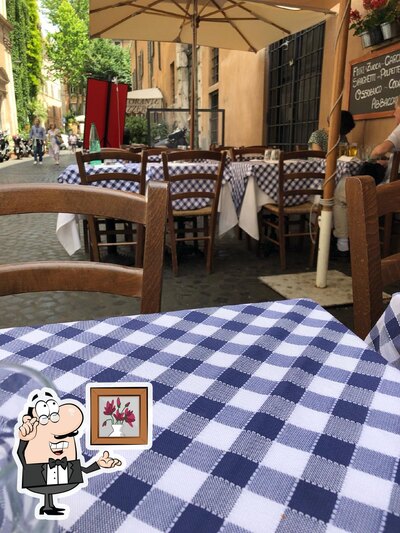 Dai un'occhiata agli interni di Da Giovanna