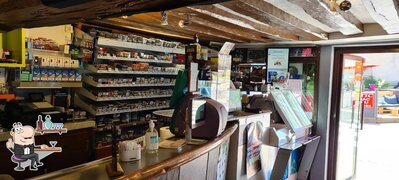 Installez-vous à l'une des tables de Le Celtic / Bar tabac / Fdj / Point nickel / Pmu