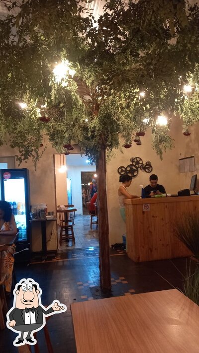Sente em uma das mesas no Restaurante Sétima Arte - Espinheiro