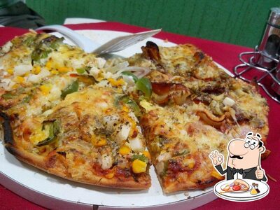 No Toscana pizzaria, você pode pedir pizza