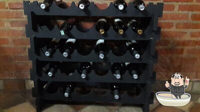 Selecione de uma seleção de bebidas no Taberna de Minas