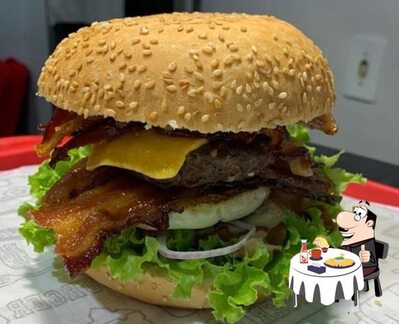 Deguste um dos hambúrgueres oferecidos no BAKANAS BURGER