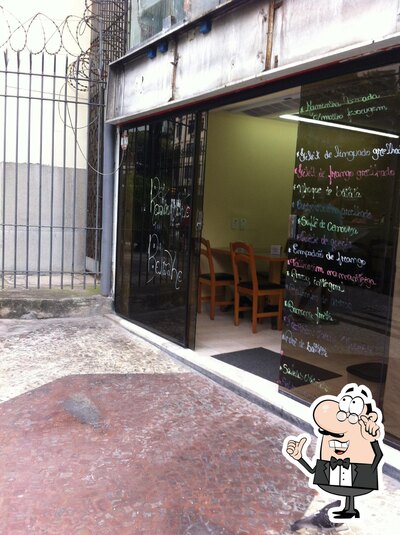 Sente em uma das mesas no Beliske restaurante