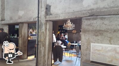 Dai un'occhiata agli interni di La Rossia