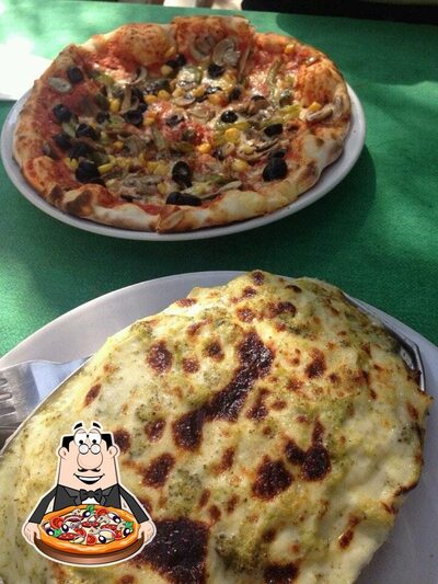 Order pizza at Cafe 1947