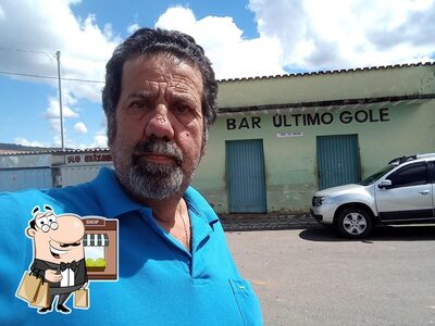 a parte exterior é uma característica importante do Bar Mer. Zé Alvino