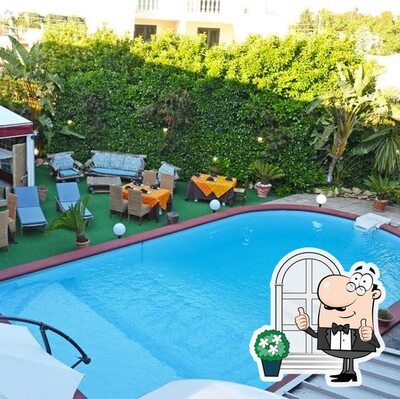 Puoi goderti l'aria fresca dal dehors di RISTORANTE-B&B FA.RO.MI