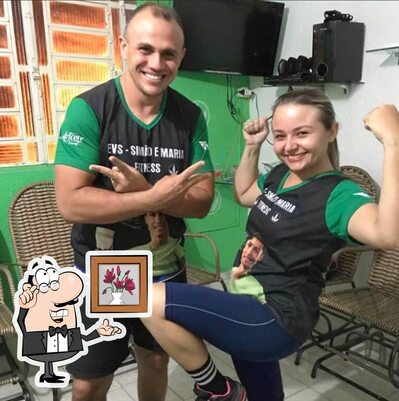 Sente em uma das mesas no Herbalife - EVS Simão e Maria