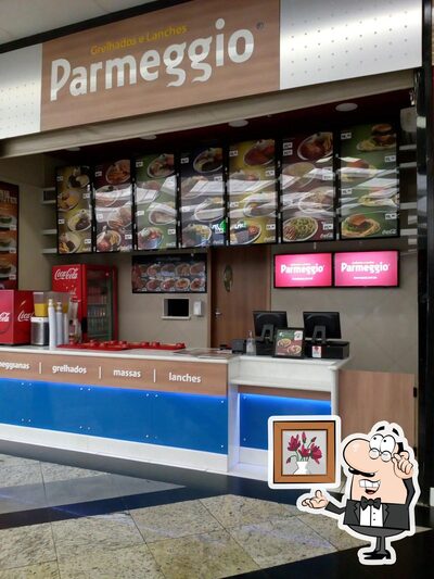 Sente em uma das mesas no Parmeggio - Limeira