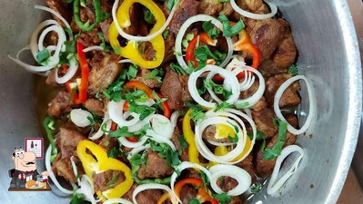 Desfrute da seleção de pratos de carne