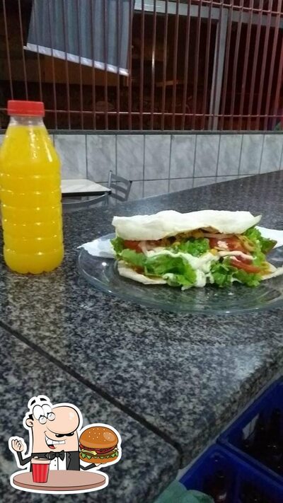 Peça um dos hambúrgueres oferecidos no Pizzaria canto do vale