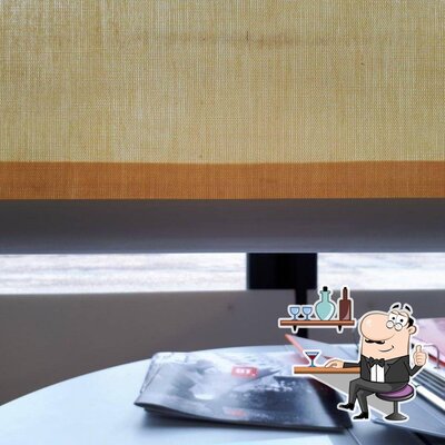 Dai un'occhiata agli interni di LiqAMI cafè