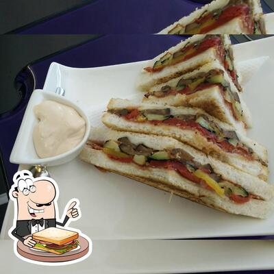 Ordina uno dei panini proposti al caffè bar Quinto Vizio