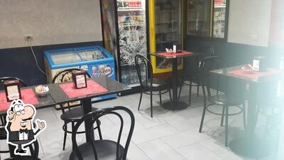Dai un'occhiata agli interni di Bar Vittoria