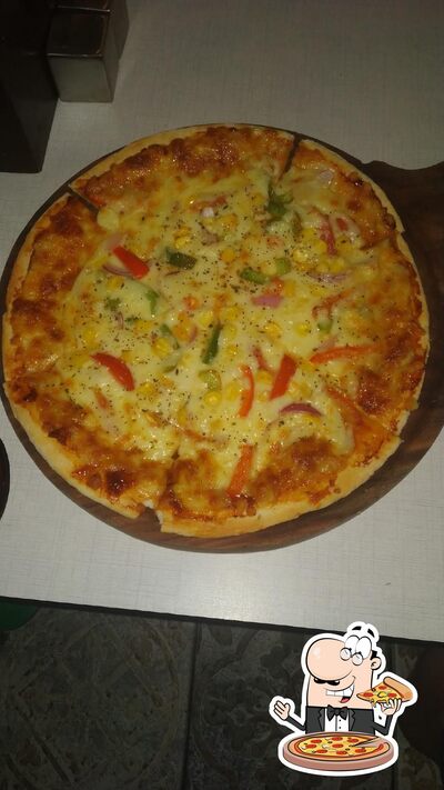 At Cloud 7 Bar & Lounge, you can try pizza