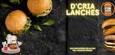 Deguste um dos hambúrgueres oferecidos no D’CRIA LANCHES