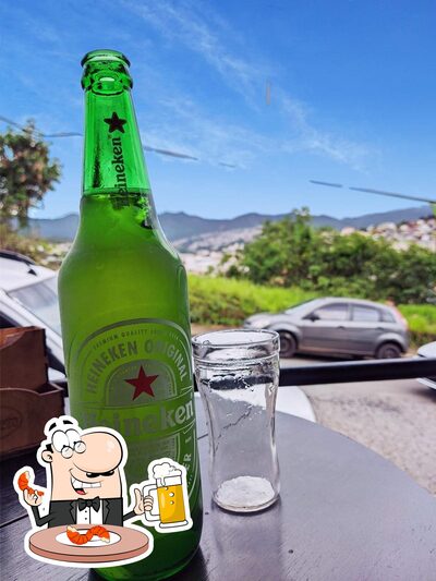 Desfute uma tulipa de cerveja leve ou escura