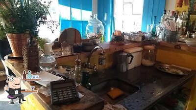 Sente em uma das mesas no Casa da Quitanda - Pouso e Alimento