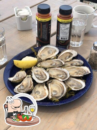 Les visiteurs de point prim chowder house peuvent prendre de nombreux repas à base de fruits de mer
