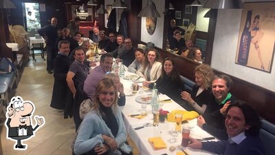 Siediti a un tavolo di La Caladda